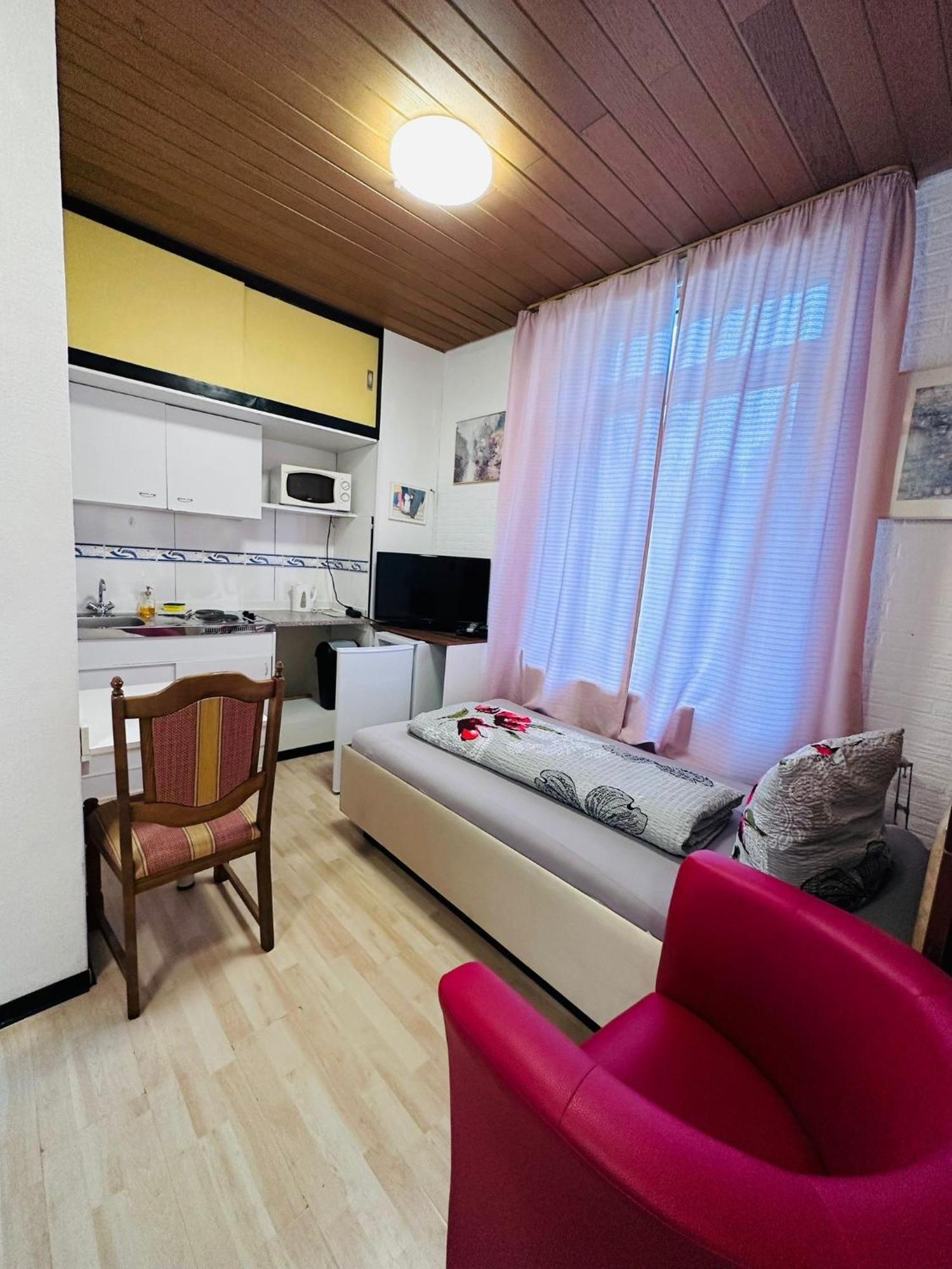 Gaestezimmer Siminciuc Hotell Aachen Eksteriør bilde